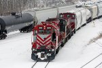 WSOR L249 wraps up its switching chores while CN M341 picks up speed on the main